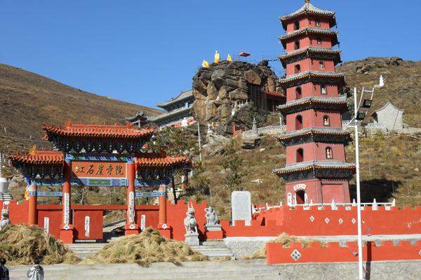 红石崖寺：天然金龟造型与文化旅游胜地的完美结合