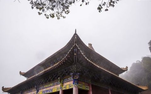 探寻历史与自然和谐共存的典范：大邑县白岩寺之旅