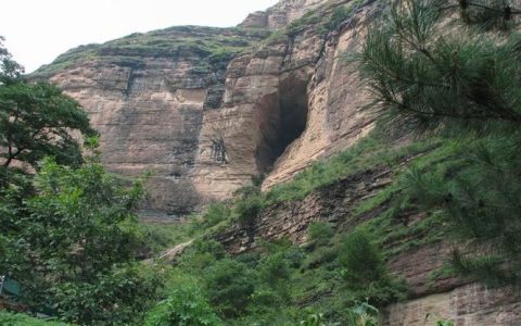 黄崖洞风景区：自然之韵，怪石奇峰的乐园