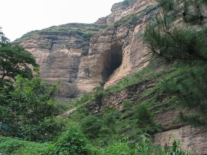 黄崖洞风景区：自然之韵，怪石奇峰的乐园