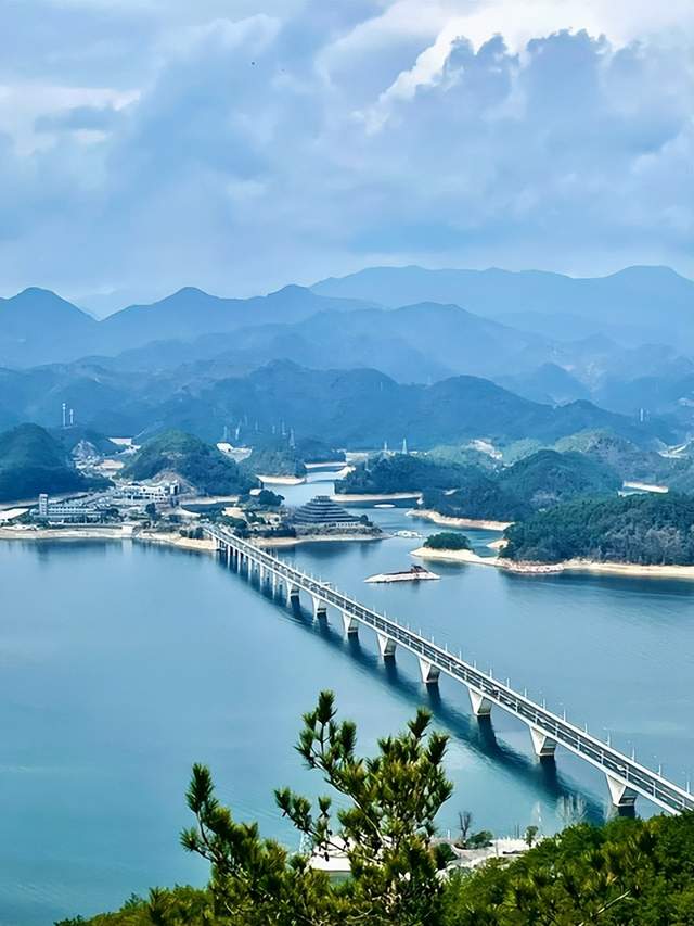 千岛湖旅游：山水之间的岛屿仙境