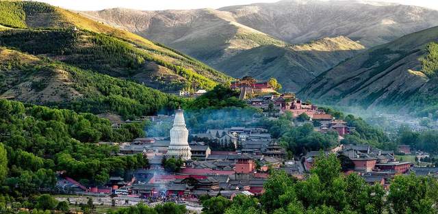 五台山：中国佛教名山的魅力与人文景观