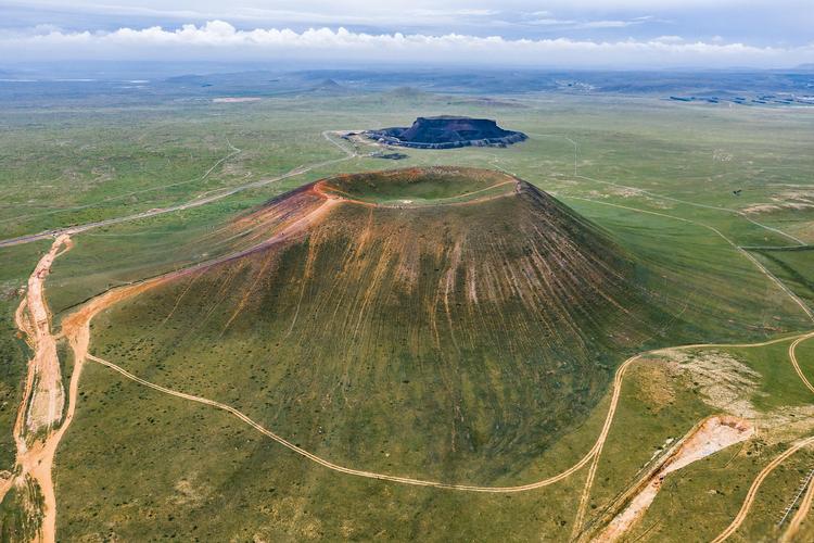 乌兰哈达火山地质公园：草原深处的天然火山“博物馆”