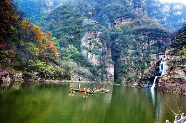 探秘新安龙潭大峡谷：山水之间的地质奇观