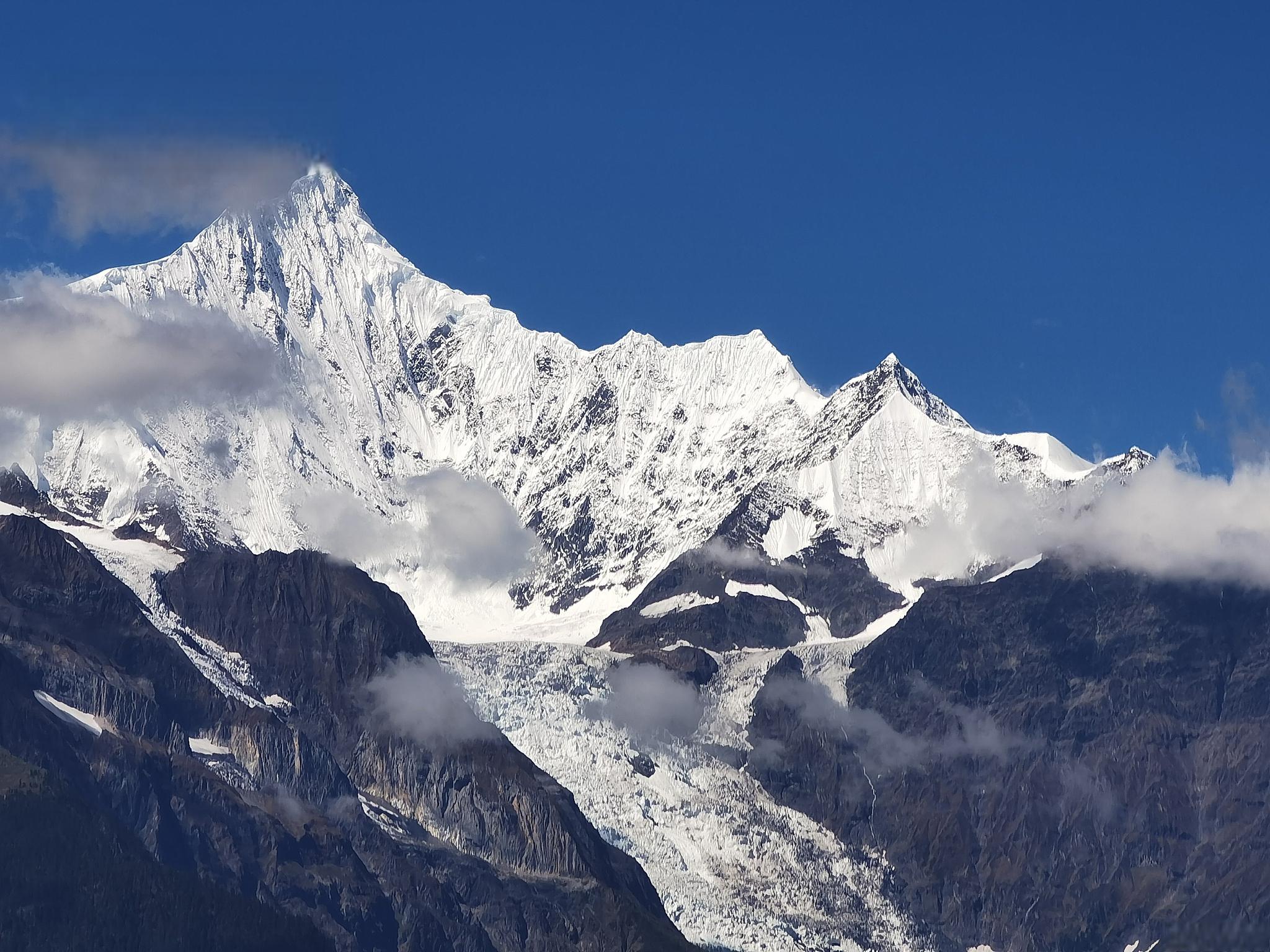 梅里雪山：神秘之巅，云岭之魂