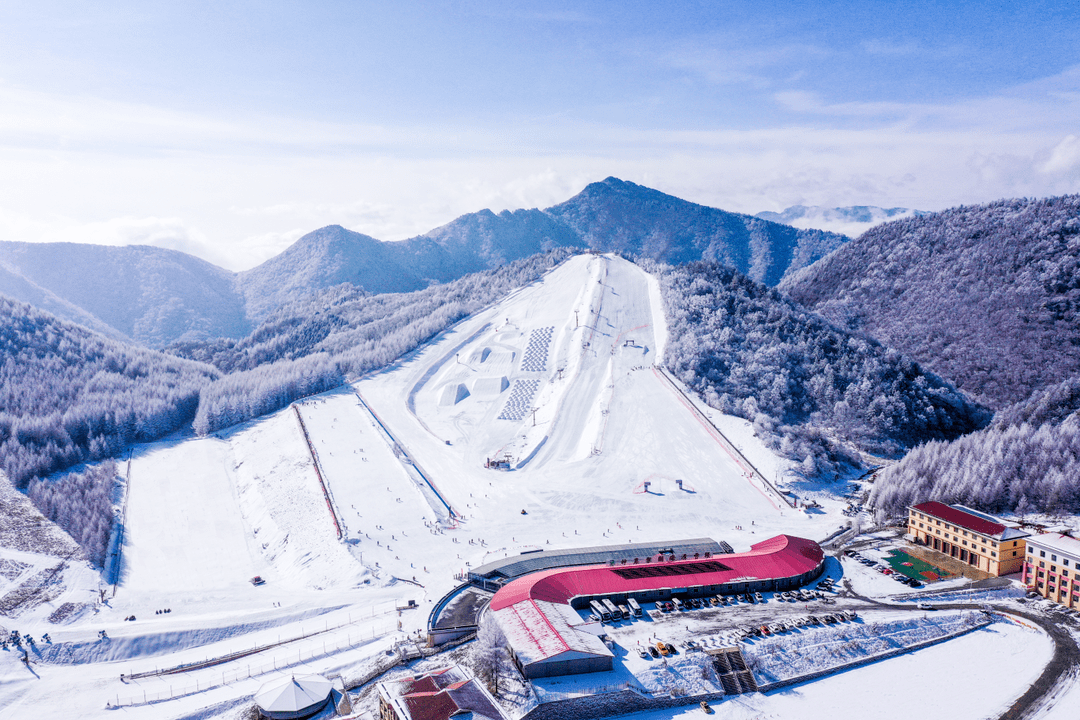 林海滑雪场：四季交融的户外乐园