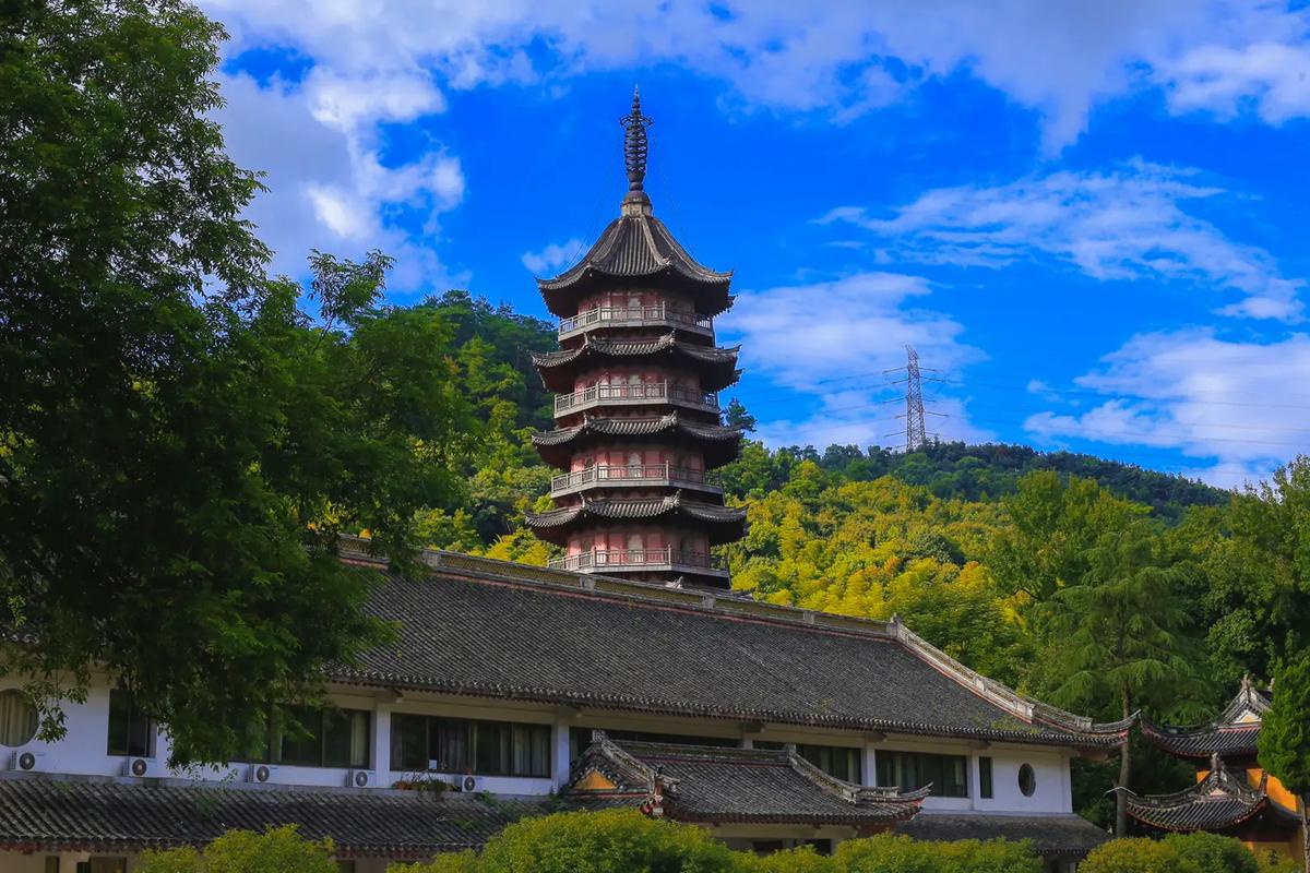 天童寺：千年古刹的禅宗之光