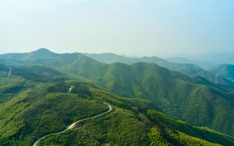 青城山：成都的自然与人文瑰宝——探索中国最美丽的山脉之一