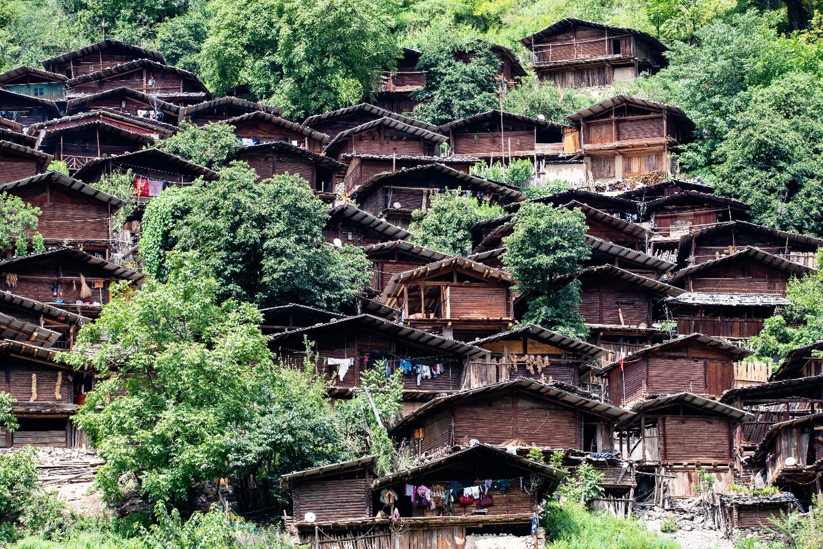 傈僳族寨子：三江并流腹地的文化瑰宝，体验傈僳族的独特魅力与非遗文化