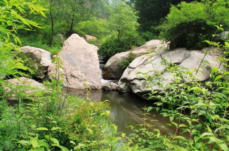 猪圈沟自然风景区：原生态的山水画卷